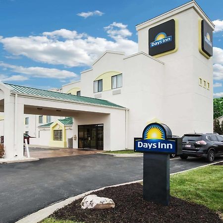 Days Inn By Wyndham Blue Springs Buitenkant foto