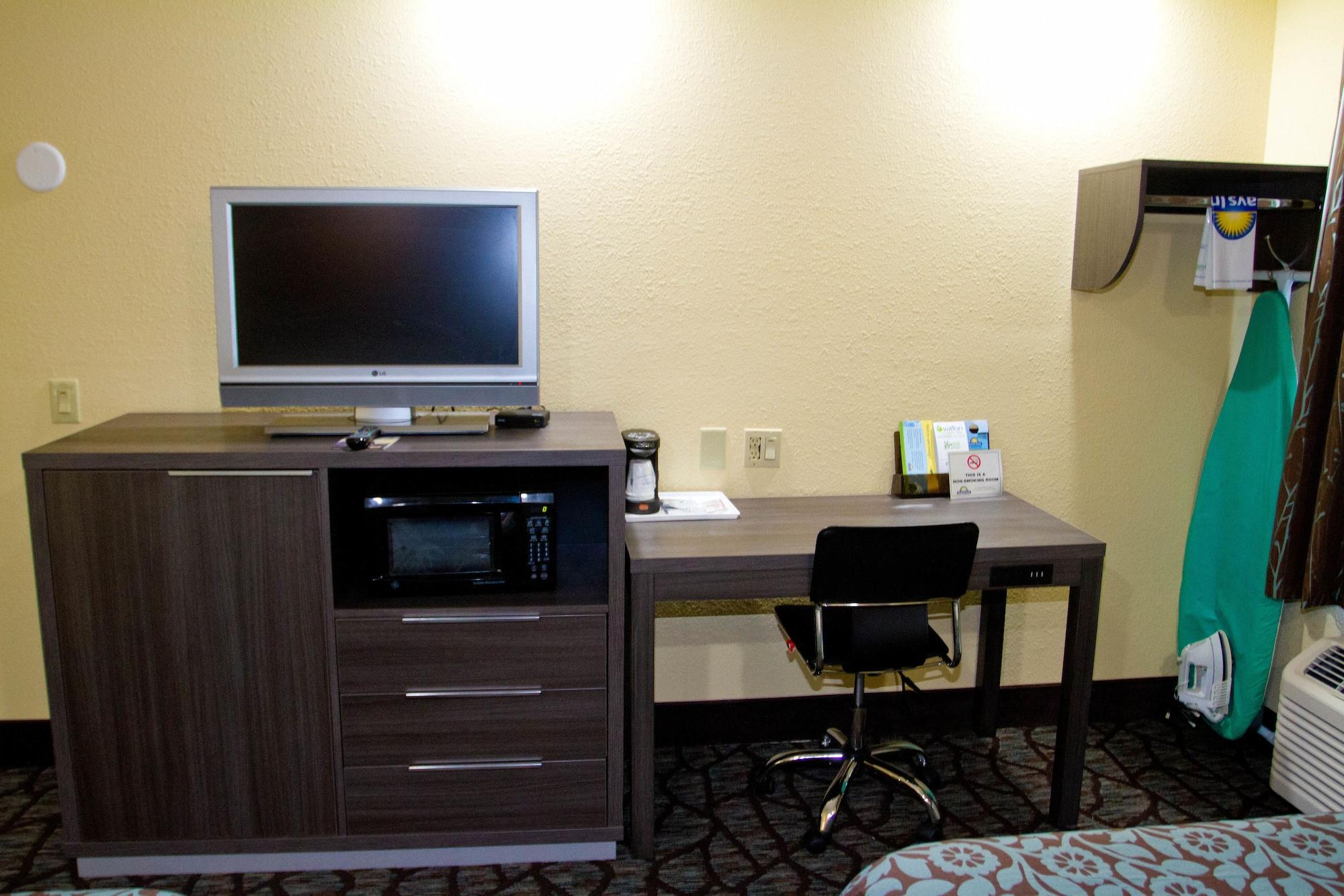 Days Inn By Wyndham Blue Springs Buitenkant foto