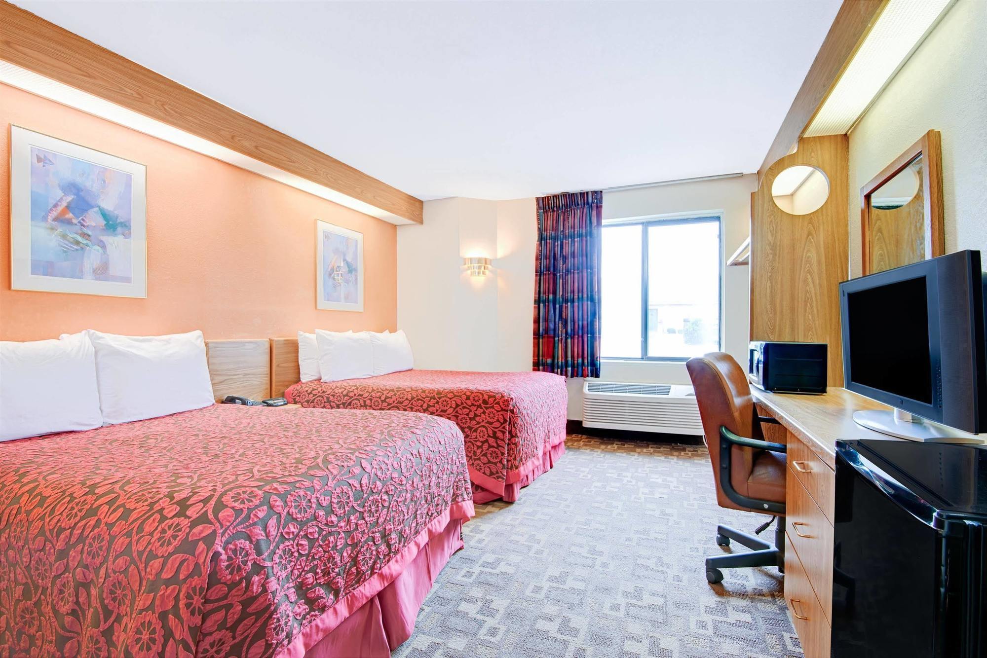 Days Inn By Wyndham Blue Springs Buitenkant foto